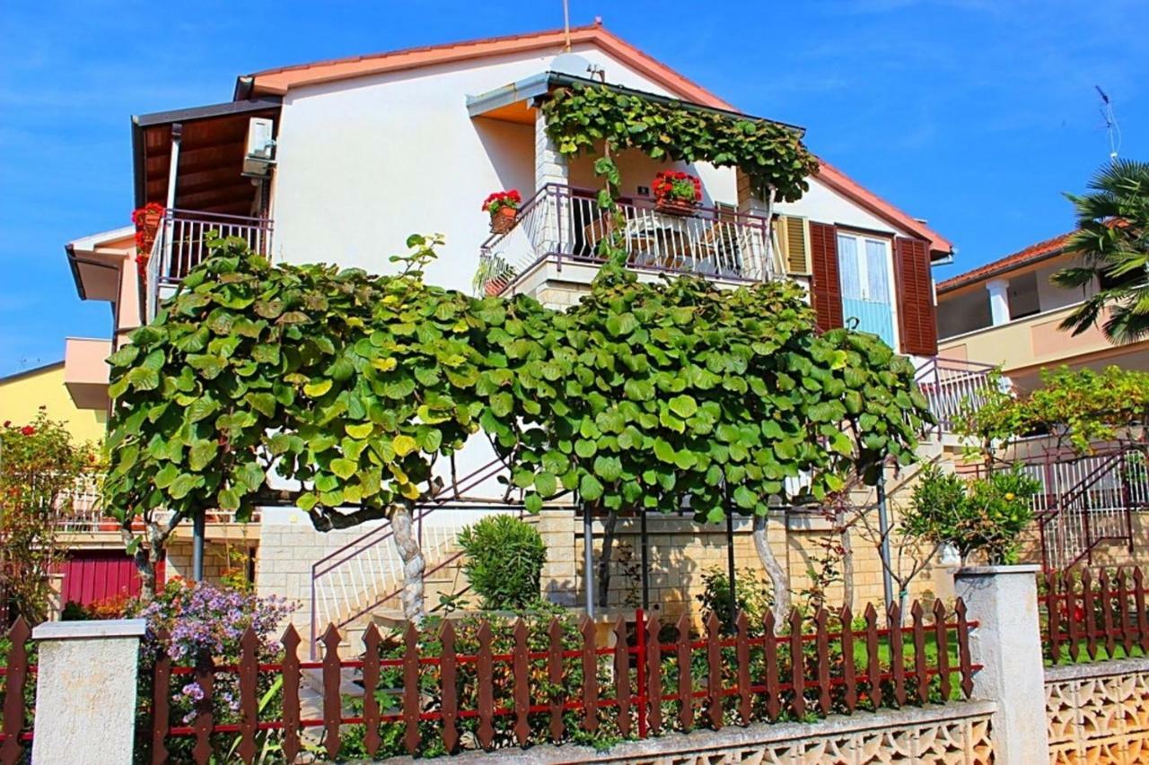 Appartamento Ruzica Porec Esterno foto